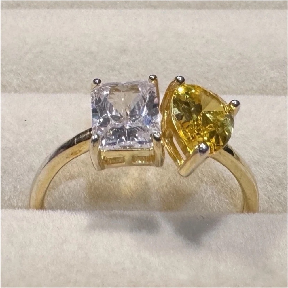 Jewelry Ring with Pear and Emerald Cut Yellow & White Stones Prong Set Size 8